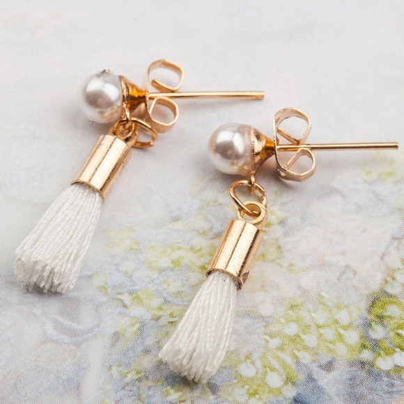 Fashion Jewelry Jewelry - *FREE W/BUNDLE* White Pearl Fringe Earring